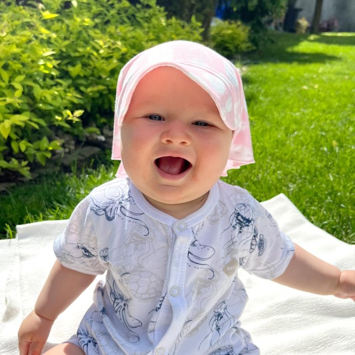 Bamboo hat with elastic pink