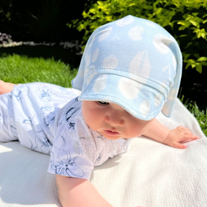 Bamboo hat with elastic blue