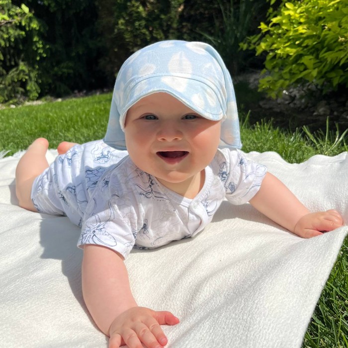 Bamboo hat with elastic blue