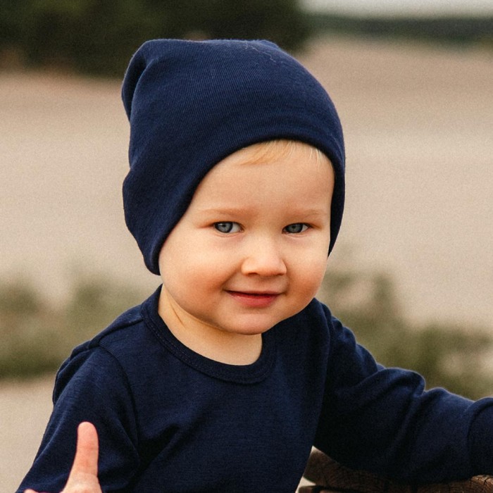 Tmavě modrá dětská čepička z merino vlny