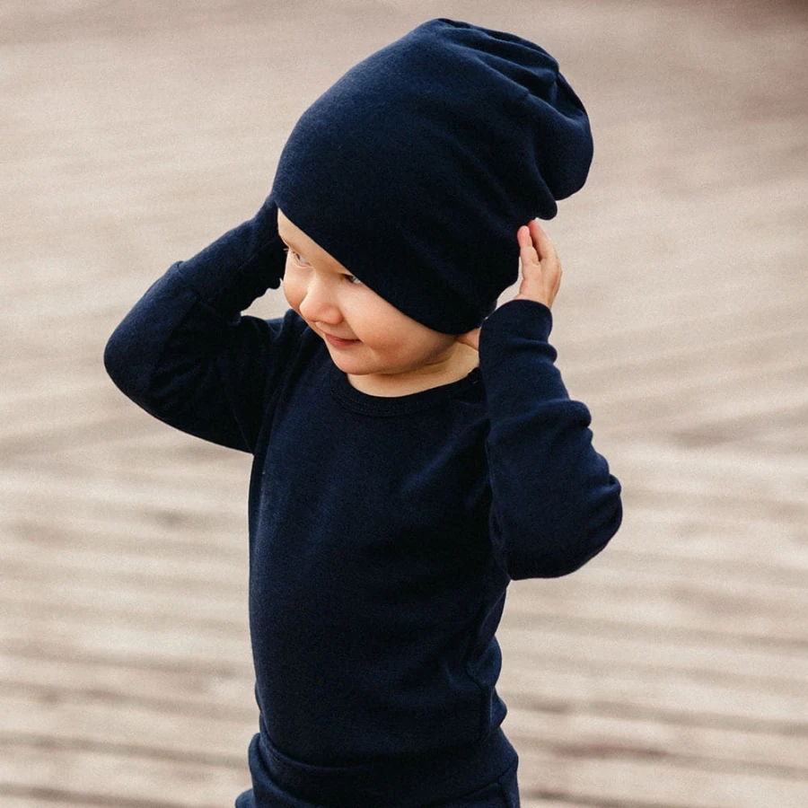 Navy blue baby hat made of merino wool