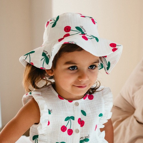 Dívčí mušelínový klobouk ecru s třešněmi