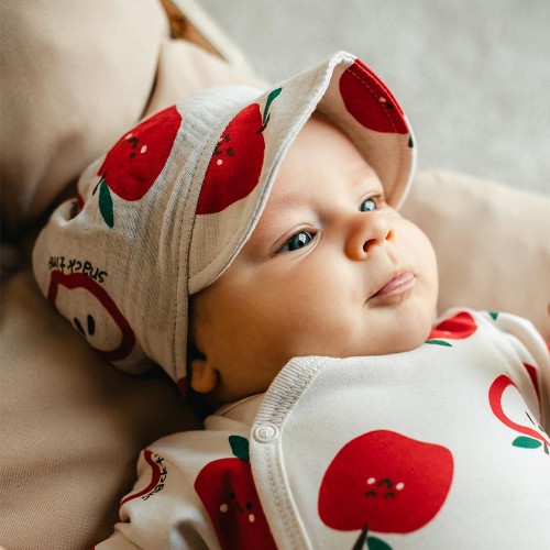 Dětský mušelínový šátek ecru s jablíčky