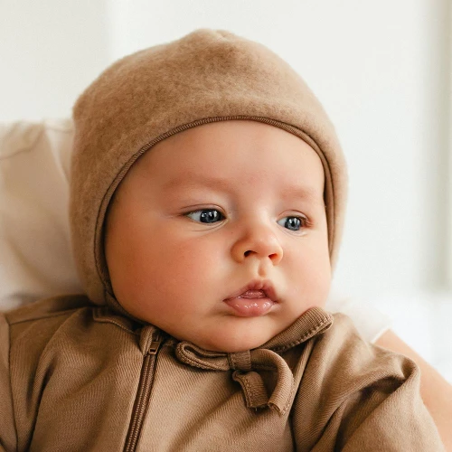 Karamelová merino zavazovací čepice