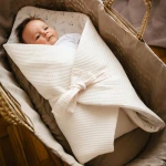 Ecru baby nest with balloons 75x75