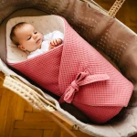 Malinové hnízdečko s květinami 75x75