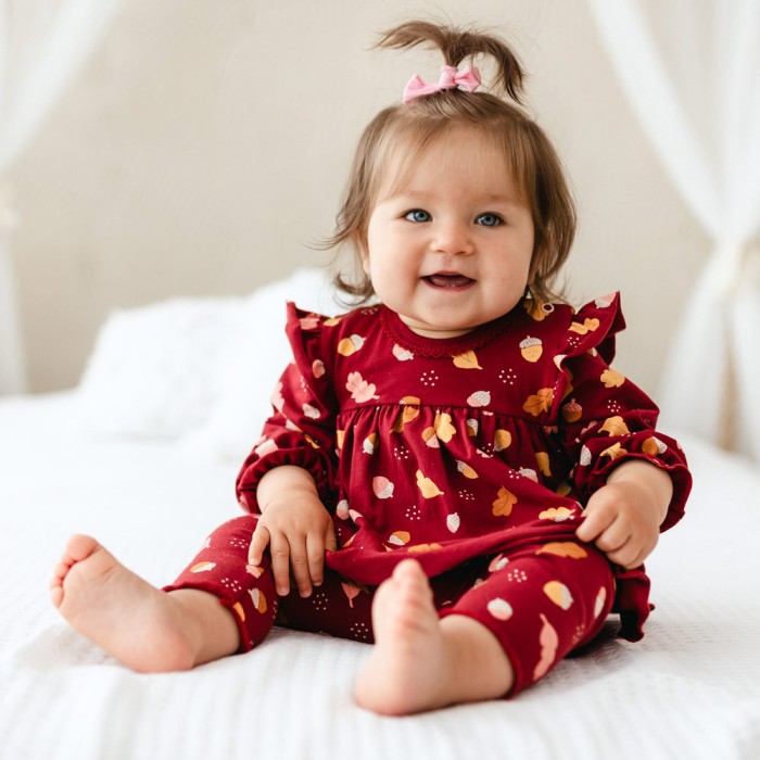 Girls set body-tunic and leggings burgundy with leaves and acorns