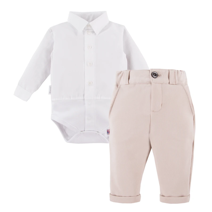 Set bílého košilového body a elegantních béžových kalhot
