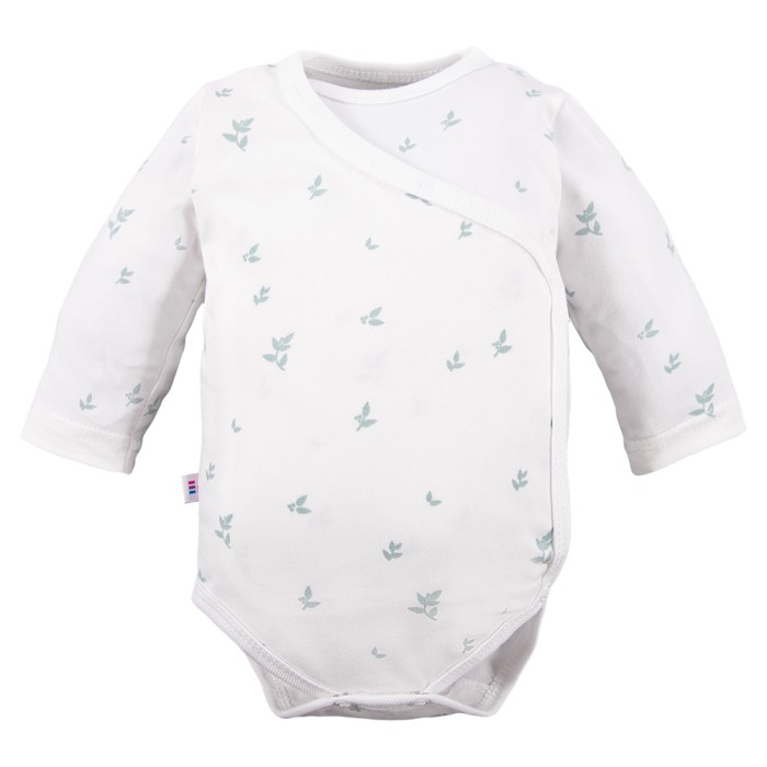 Baby set: bodysuit, footed pants, hat and white sleepsuit with leaf pattern
