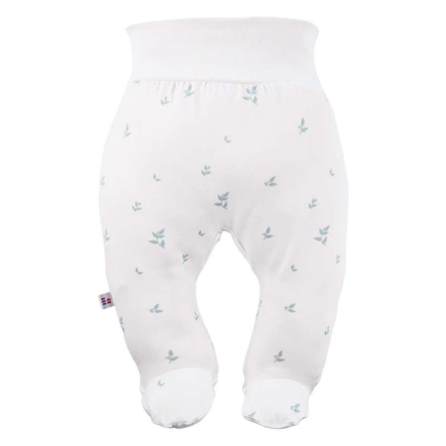 Baby set: bodysuit, footed pants, hat and white sleepsuit with leaf pattern