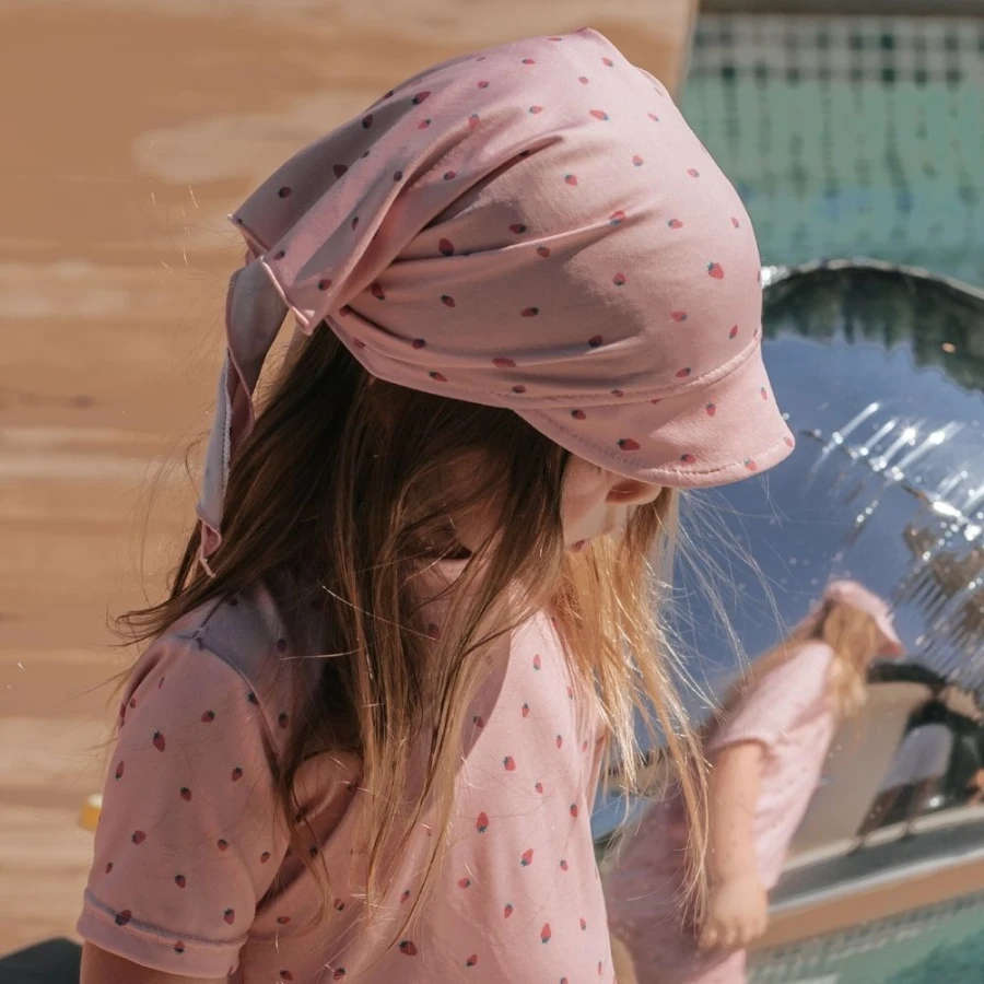 UV sun hat pink with strawberries