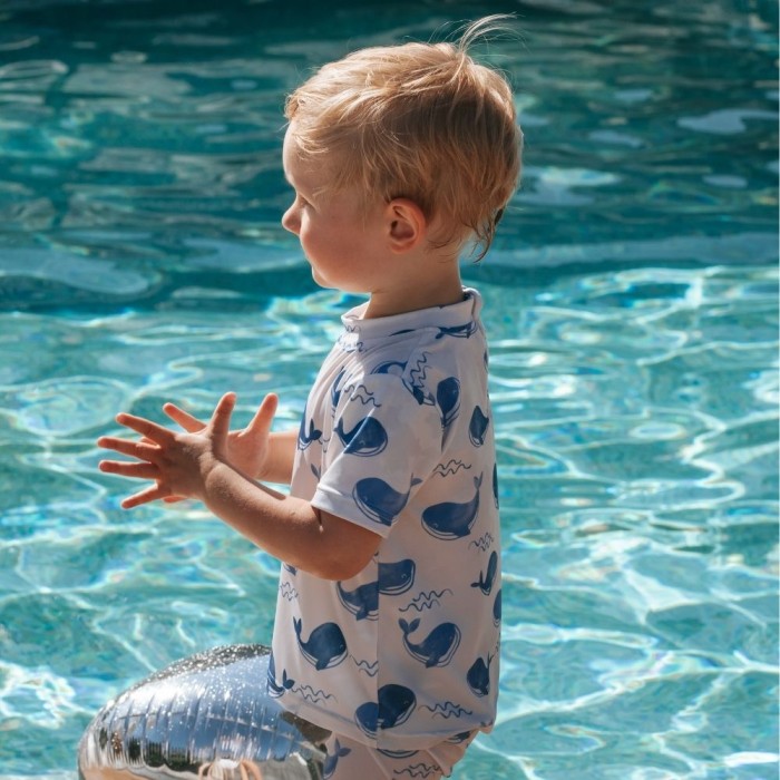 UV T-shirt ecru with short sleeves and blue whales