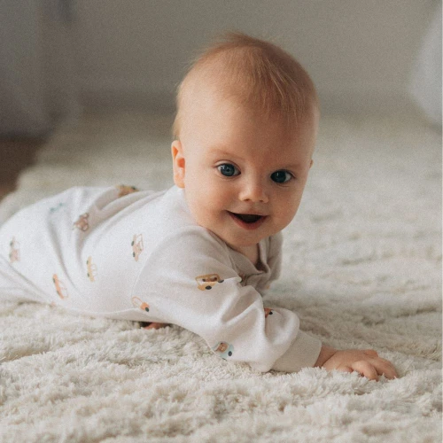 Sleepsuit ecru with cars and bears
