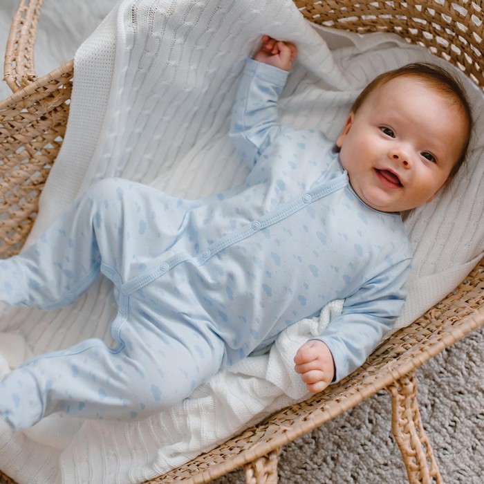 Baby sleepsuit with cloud pattern blue