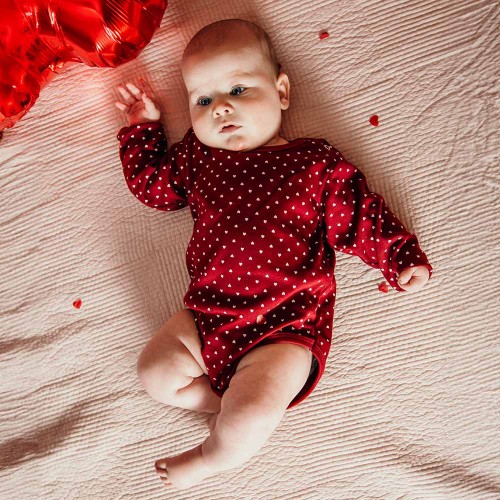 Baby bodysuits maroon with white hearts