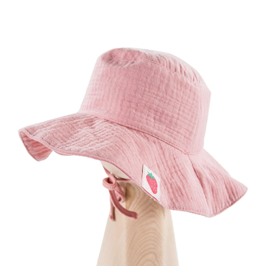 Muslin pink hat with badge