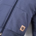 Granatowy dres dziecięcy z naszywką – widok z przodu