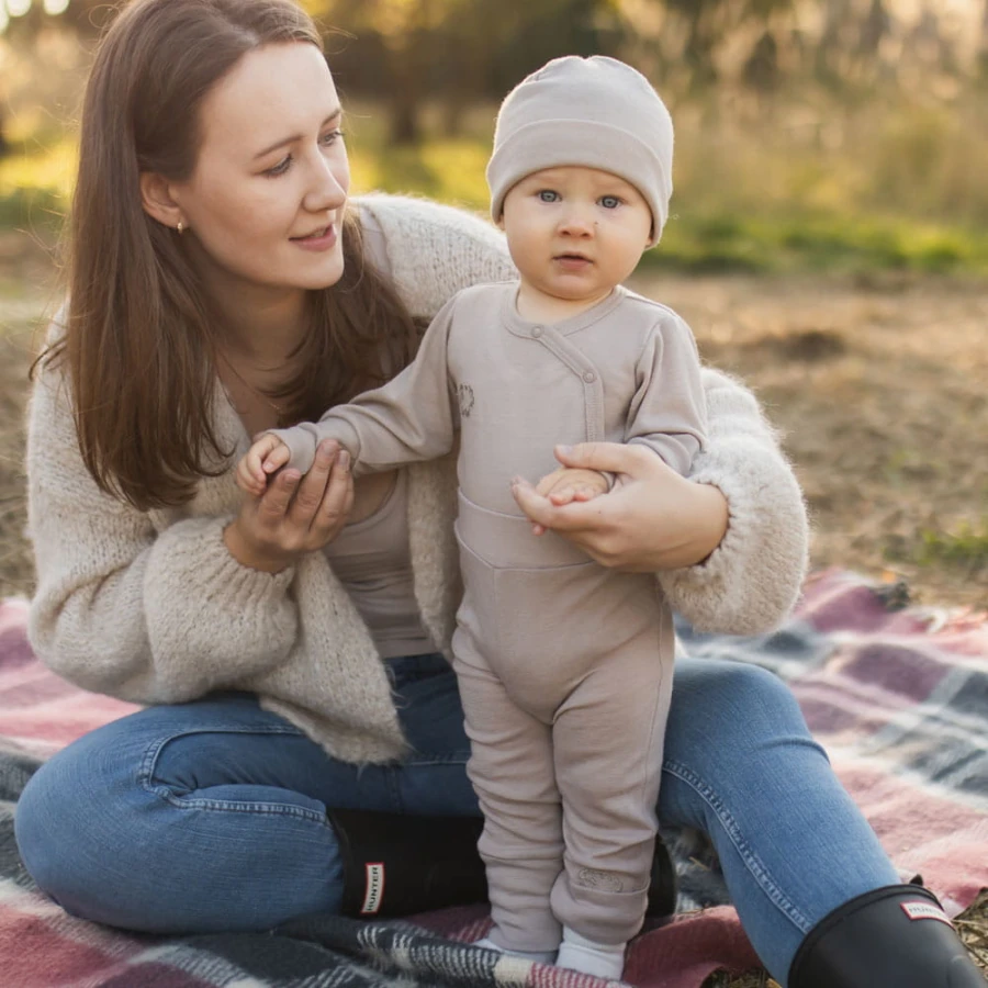 Beige baby leggings from merino wool
